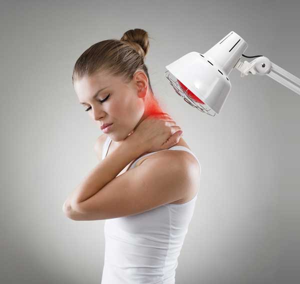 فیزیوتراپی چیست و چه کاربردی دارد؟ 4 تابش نور فروسرخ برای فیزیوتراپی